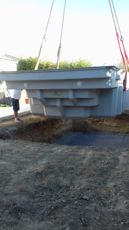 Installation de piscine en coque polyester à Cessenon-sur-Orb
